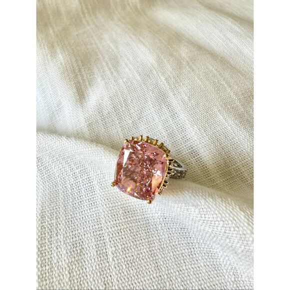 Gorgeous super light pink sparkly cubic zirconia elongated cushion cut adjustabl - Picture 2 of 12